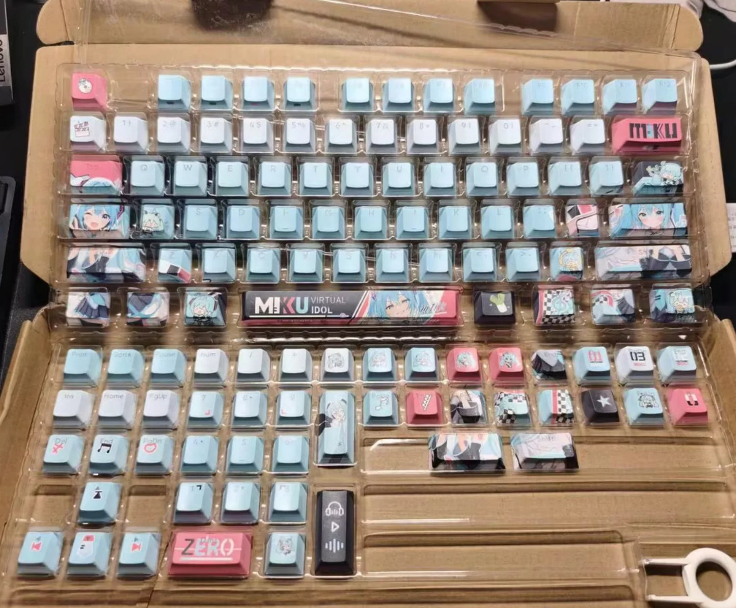 Hatsune Miku Mechanical Keycaps 122-Key 🎵